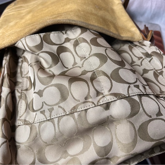 Coach Vintage Suede Tan Shoulder Bag, adjustable strap, tassel metal logo charm - Picture 4 of 17